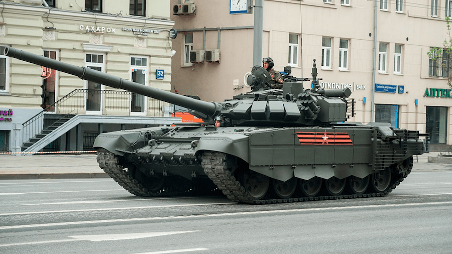 Jeden z najnowszych wariantów modernizacji czołgów T-72B3/B3M. Fot. Dmitry Fonin/Wikimedia Commons/CC BY 2.0.