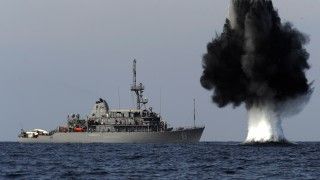 Niszczyciel min typu Avenger USS “Scout” podczas ćwiczeń przeciwminowych w Cieśninie Ormuz 19 listopada 2010 r. Fot. J.Kelsey/US Navy