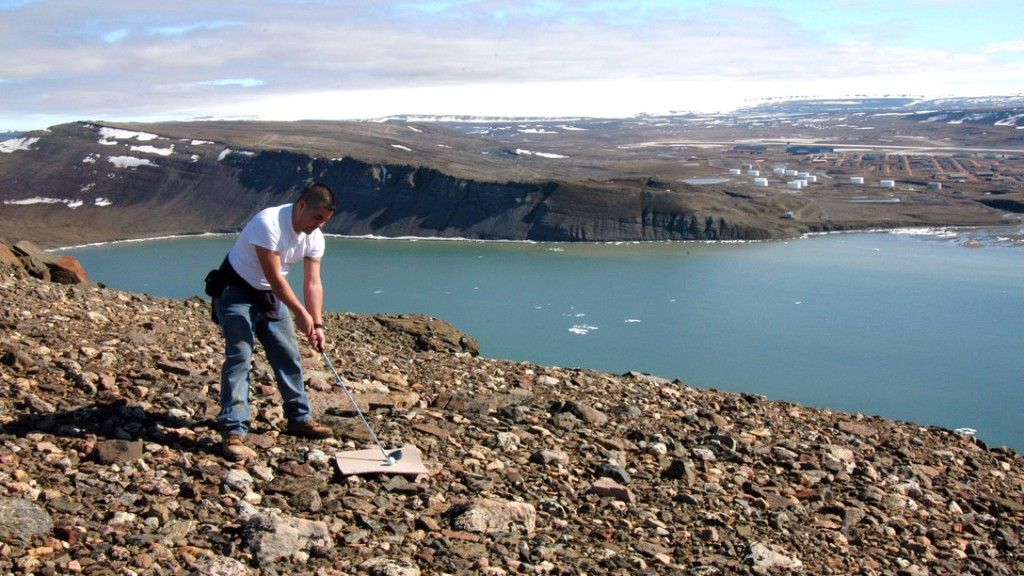 Amerykańscy żołnierze z bazy sił powietrznych Thule na Grenlandii już próbowali zbudować na tej wyspie pole golfowe. Fot. USAF
