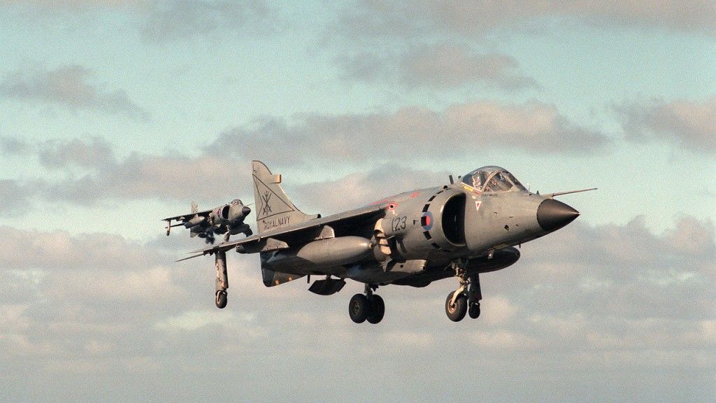 Brytyjskie Sea Harrier FRS.1. Fot. US Navy
