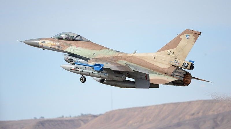 Izraelski F-16C Barak po starcie. Fot. Master Sgt. Lee Osberry/US Air Force