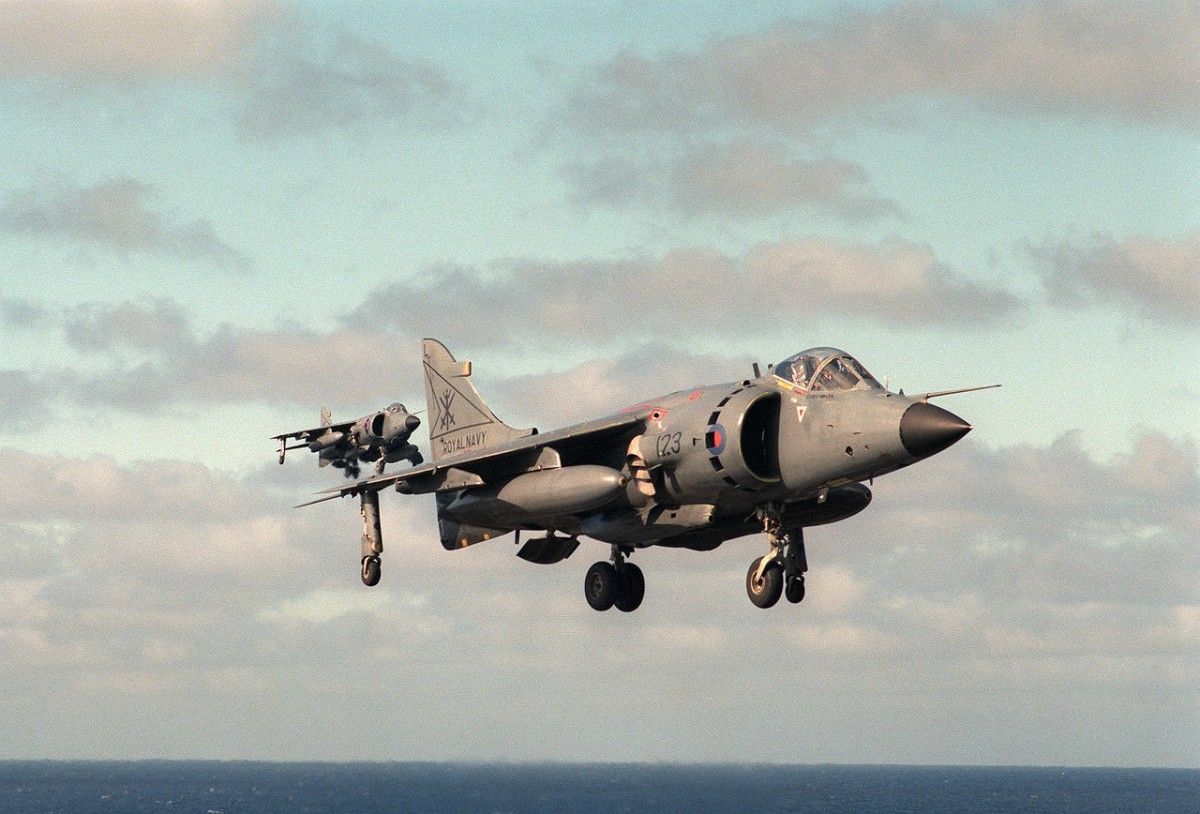 Brytyjskie Sea Harrier FRS.1. Fot. US Navy