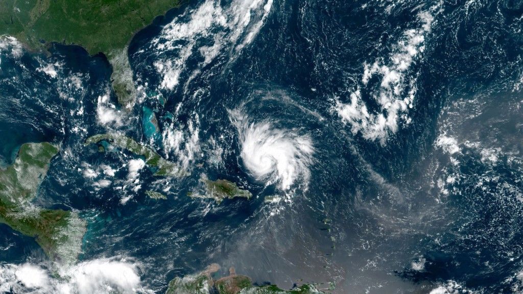 Rozbudowana struktura huraganu Dorian, zaobserowana przez satelitę Geostationary Operational Environmental Satellite 16 (GOES-16) w czwartek 29 sierpnia 2019 roku. Fot. NASA [eoimages.gsfc.nasa.gov]