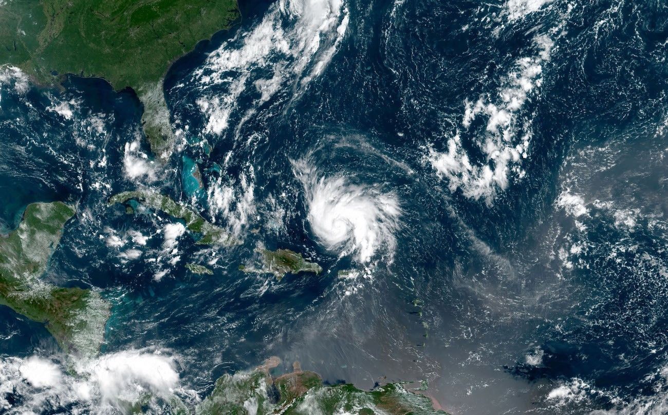 Rozbudowana struktura huraganu Dorian, zaobserowana przez satelitę Geostationary Operational Environmental Satellite 16 (GOES-16) w czwartek 29 sierpnia 2019 roku. Fot. NASA [eoimages.gsfc.nasa.gov]