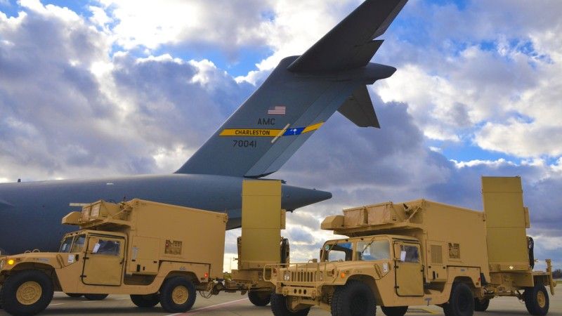Przekazania dwóch radarów AN/TPQ-36 siłom zbrojnym Ukrainy w 2015 r. Fot. U.S. Army