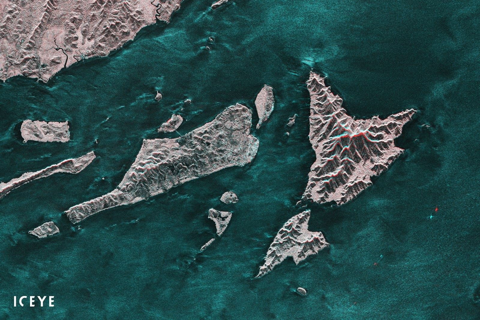 Wizualizacja dwóch zdjęć SAR z Indonezji, zrobionych w odstępie zaledwie kilku minut przez dwa satelity ICEYE wystrzelone w lipcu 2019 roku. Fot. ICEYE [iceye.com]