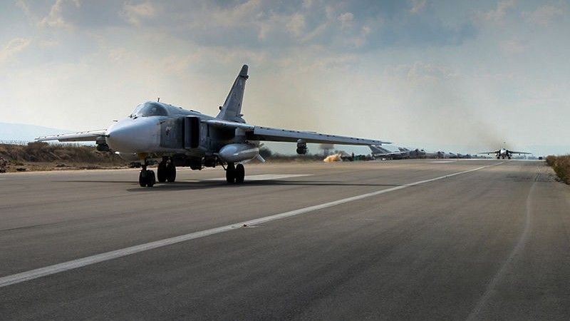 Samoloty Su-24 startują z bazy w Hmejmim w Syrii / Fot. mil.ru