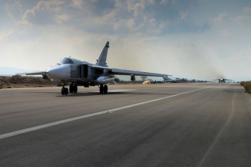 Samoloty Su-24 startują z bazy w Hmejmim w Syrii / Fot. mil.ru