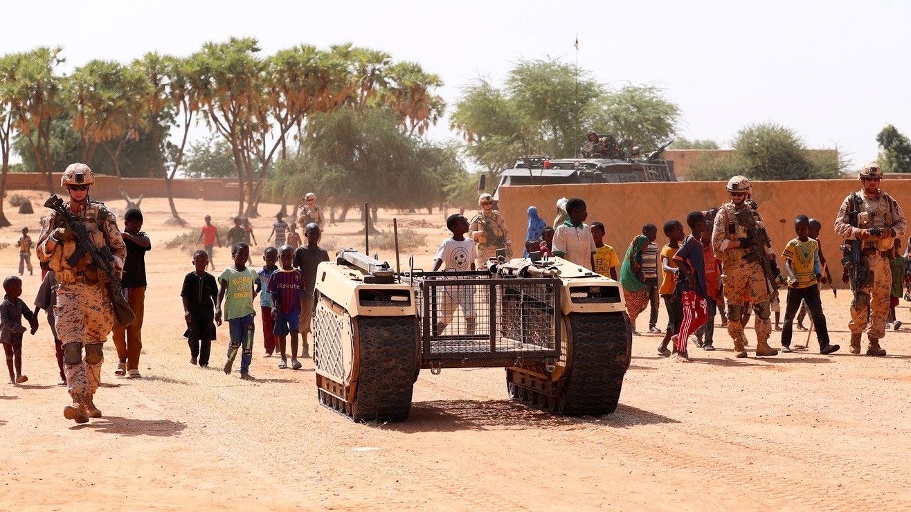 Themis UGV podczas patrolu w Mali. Fot. MO Estonii