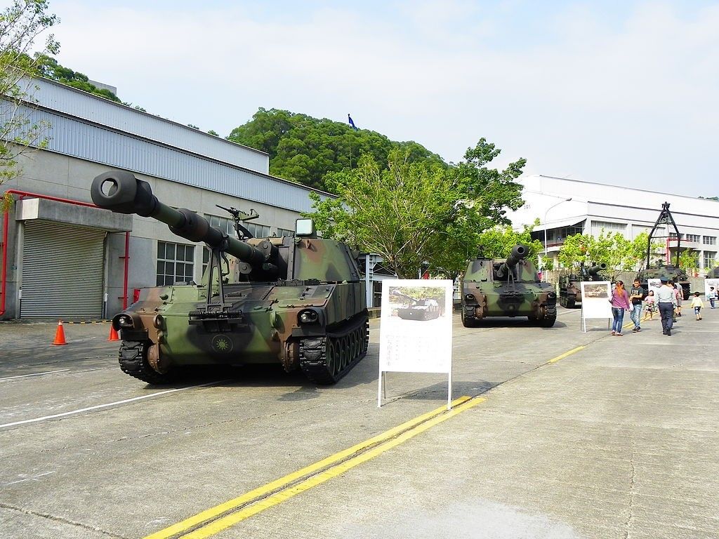 Tajwańskie M109A2 Paladin. Fot. 玄史生/CC BY-SA 3.0