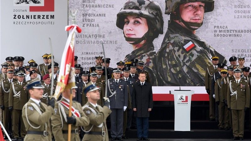 Minister obrony narodowej Mariusz Błaszczak podczas przysięgi wojskowej elewów służby zasadniczej/ Fot. MON
