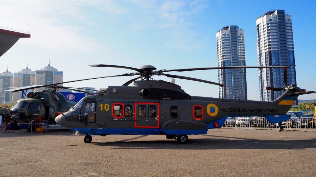 H225 (na pierwszym planie) i Mi-8MSB-W (w tle po lewej) podczas Arms and Security 2019. Fot. J.Sabak/Defence24