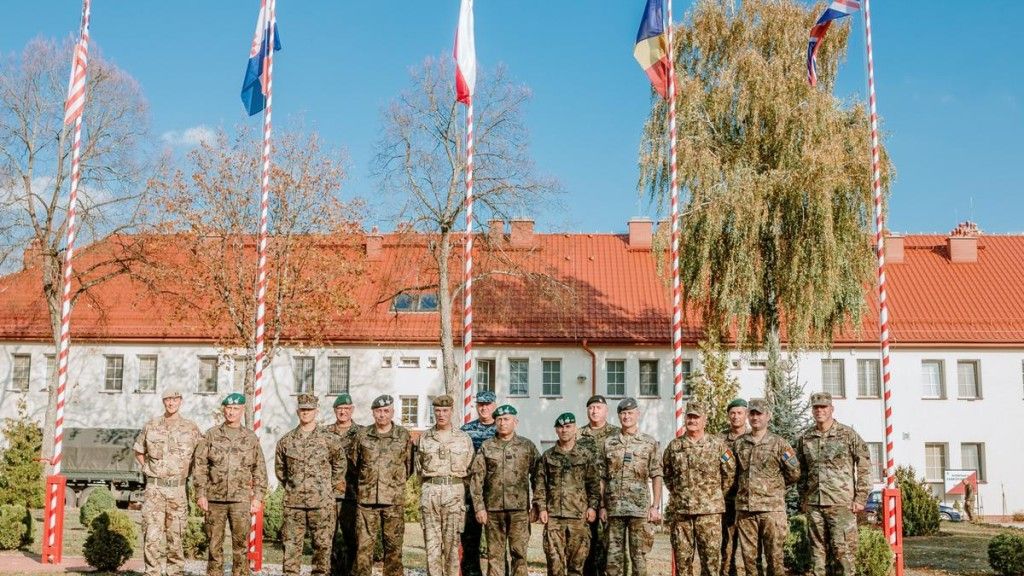 Przedstawiciele Komitetu Wojskowego NATO z wizytą w Bemowie Piskim. Fot. st. kpr. Bartek Grądkowski