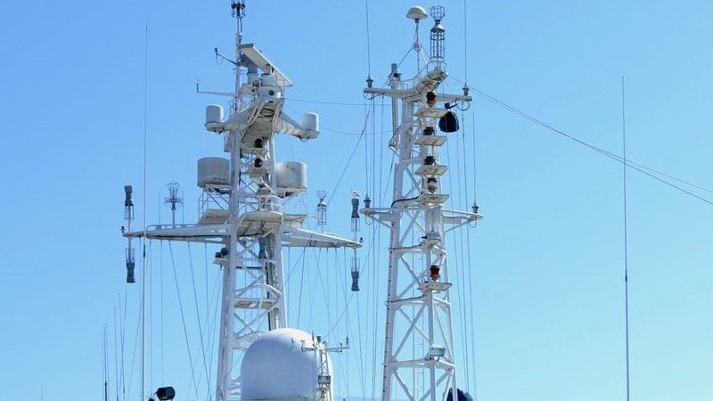 Anteny systemu Breń-R na okręcie rozpoznawczym ORP „Hydrograf”. Fot. M.Dura