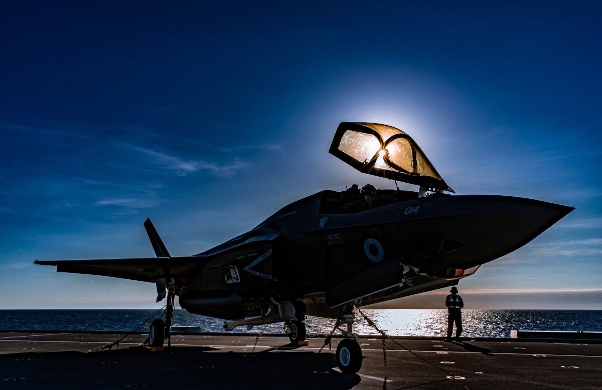 F-35 na pokładzie HMS Queen Elizabeth. Fot. twitter.com/hmsqnlz