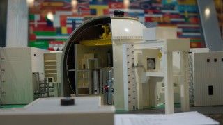 Fot.: wikimedia.commons.org / Model elektrowni jądrowej Bushehr