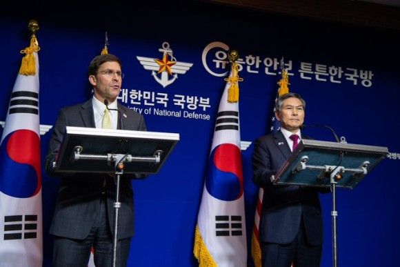 Sekretarz obrony USA i minister obrony Republiki Korei Dziong Kiong Du/ Fot. twitter.com/EsperDoD