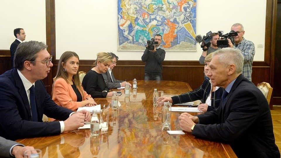 Prezydent Serbii Aleksandar Vuczić i ambasador Federacji Rosyjskiej w tym kraju Aleksandr Bocan-Charczenka. Fot. predsednik.rs
