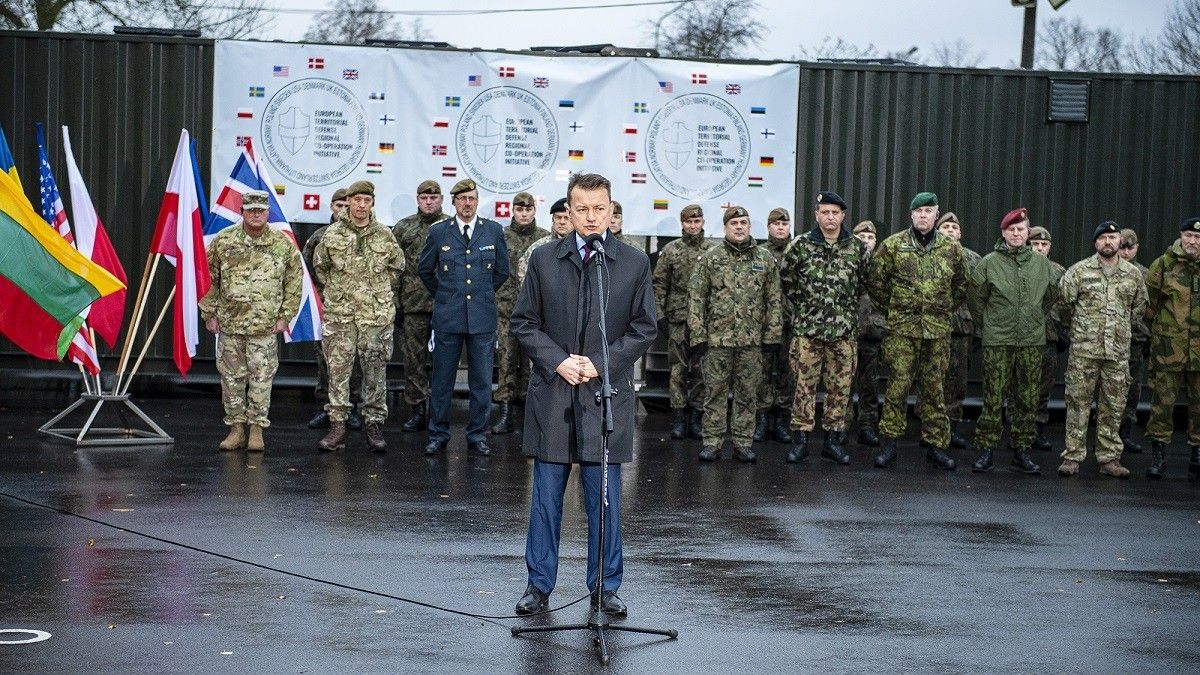 Mariusz Błaszczak, szef MON, podczas odprawy dowódców Europejskiej Inicjatywy Współpracy Regionalnej Obrony Terytorialnej. Fot. www.gov.pl/web/obrona-narodowa