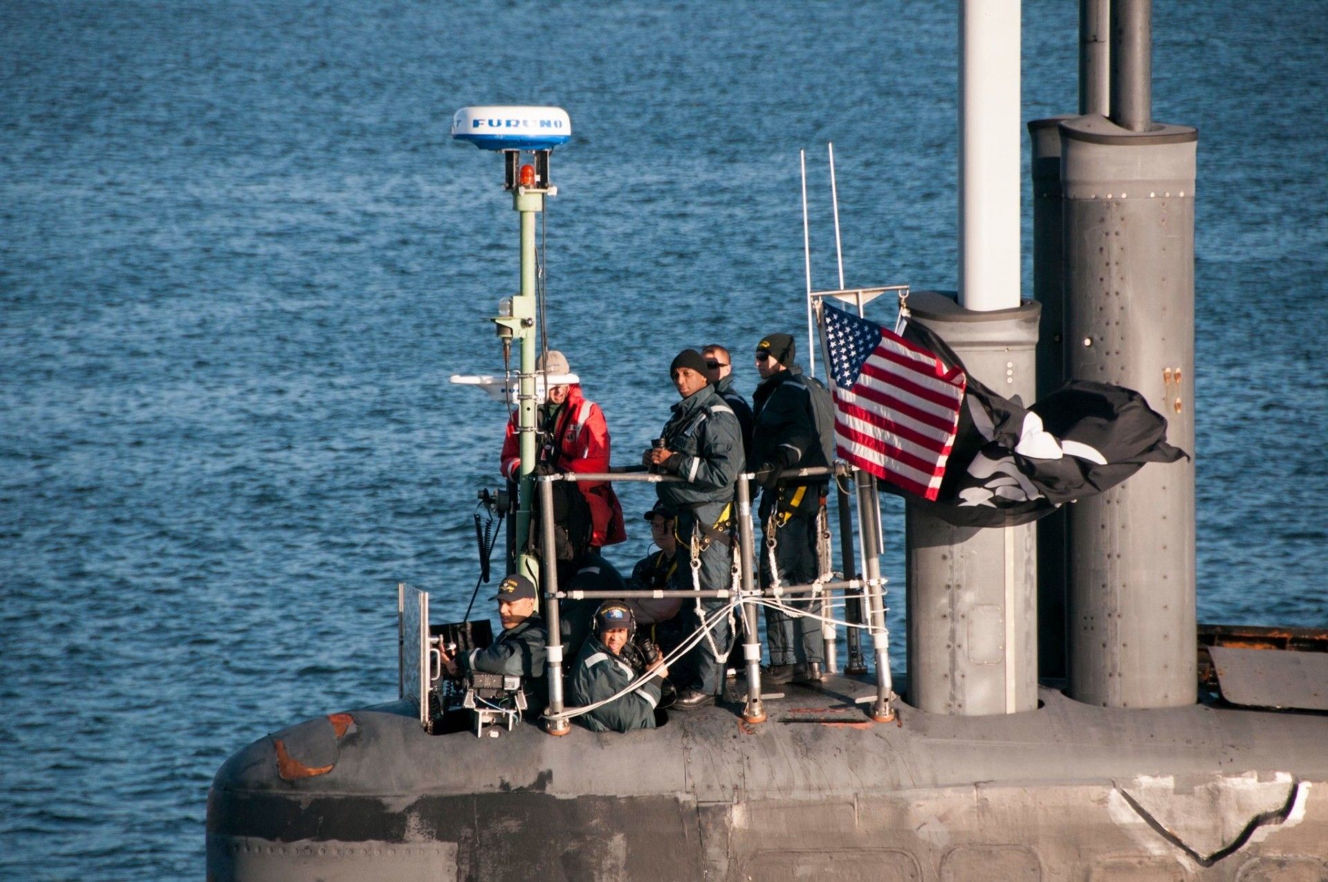 Flaga Jolly Roger wywieszona na kiosku w czasie powrotu okrętu podwodnego USS „Jimmy Carter” do swojej macierzystej bazy Kitsap-Bangor 11 września 2017 r. Fot. M. Smith/U.S. Navy