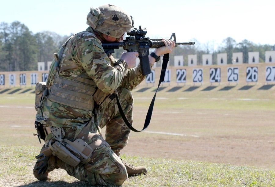 Karabiny rodziny M16/M4 to od kilkudziesięciu lat podstawowe uzbrojenie US Army. Fot. U.S. Army/Michelle Lunato