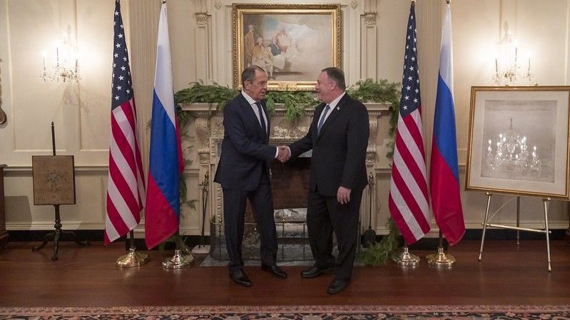 Szefowie dyplomacji (od lewej): Rosji- Sergiej Ławrow i USA - Mike Pompeo. Fot. mid.ru