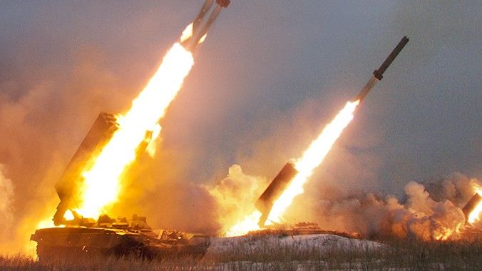 Rosyjskie samobieżne, wielolufowe wyrzutnie pocisków rakietowych TOS-1A „Sołnciepiek” są ważnym elementem wsparcia dla własnych jednostek lądowych. Fot. mil.ru