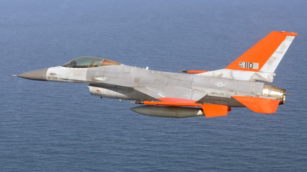 Być może samolot przeznaczony na przerobienie na latający cel powietrzny QF-16 jest lepszy od uziemionego od miesięcy polskiego myśliwca MiG-29. Fot. USAF