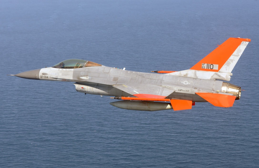 Być może samolot przeznaczony na przerobienie na latający cel powietrzny QF-16 jest lepszy od uziemionego od miesięcy polskiego myśliwca MiG-29. Fot. USAF