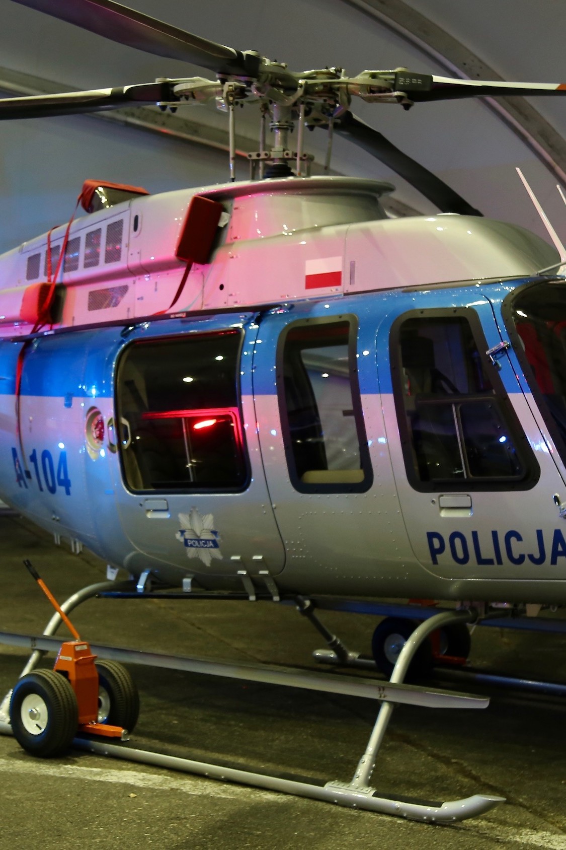 Pierwszy policyjny Bell 407 GXi przed instalacją głowicy optoelektronicznej i szperacza. Fot. Marta Rachwalska/InfoSecurity24.pl