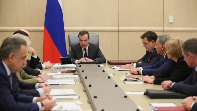 Ustępujący premier Rosji, Dmitrij Anatoliewicz Miedwiediew podczas obrad gabinetu/ Fot. government.ru