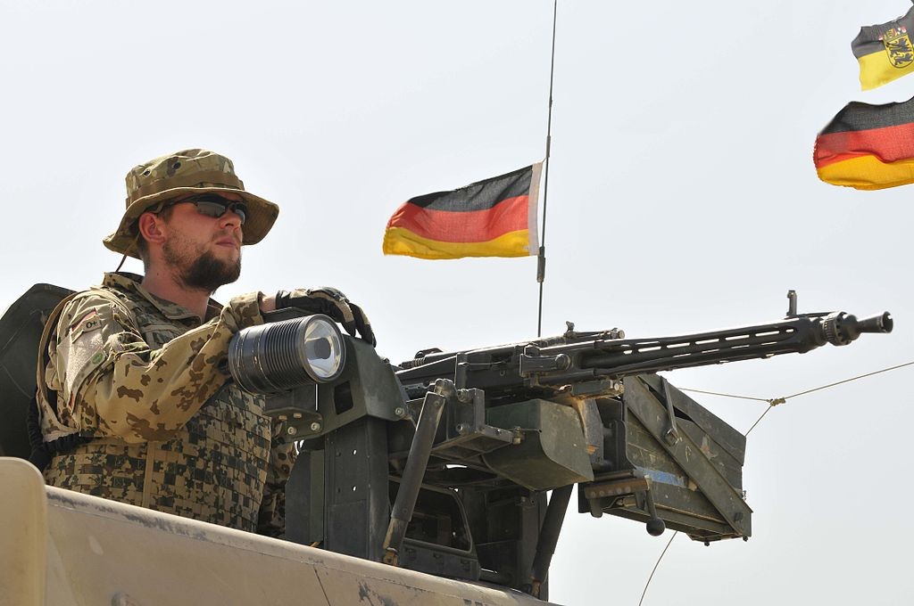 Niemiecki żołnierz w Afganistanie w ramach misji NATO, fot.U.S. Navy Mass Communication Specialist 1st Class Burt W. Eichen/Released