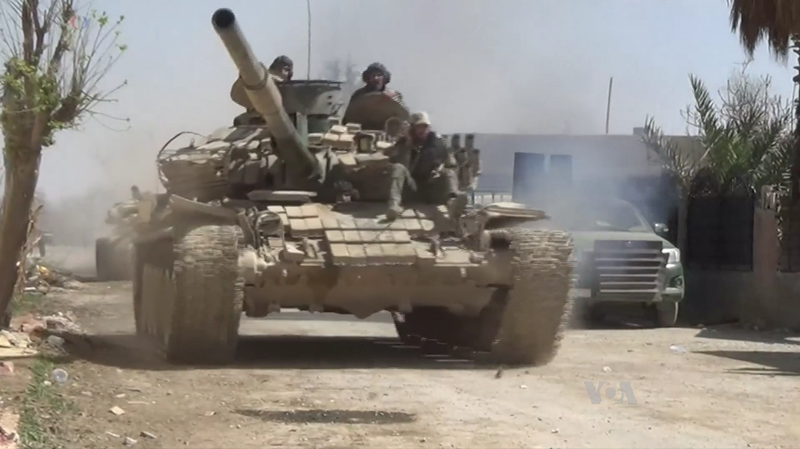 Syryjski T-72AW z systemem Sarab-2. Fot. Zlatica Hoke (VOA) via Wikipedia