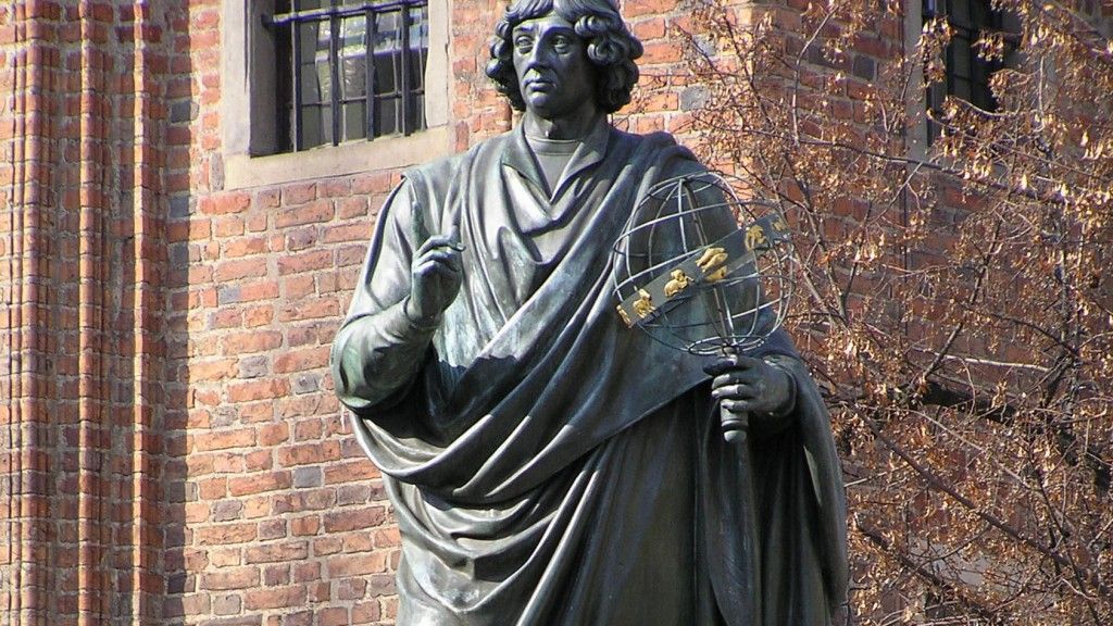 Pomnik Mikołaja Kopernika na Rynku Staromiejskim w Toruniu. Fot. Wikimedia Commons/Pko [CC-BY 2.5]