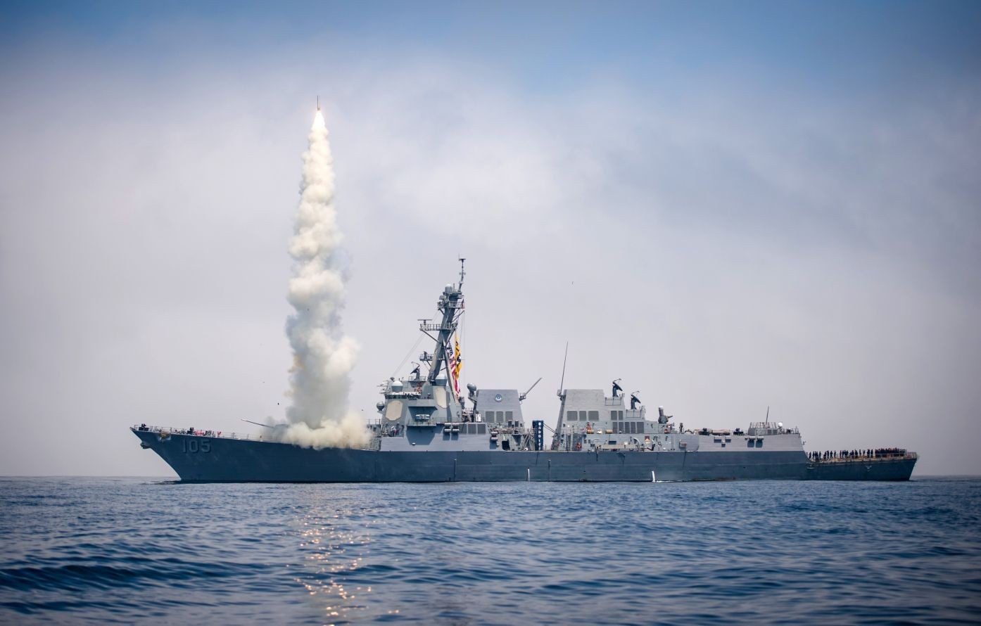 Niszczyciel rakietowy USS „Dewey” podczas strzelania rakiety Tomahawk 17 sierpnia 2018 r., a więc jeszcze przed zainstalowaniem systemu laserowego ODIN. Fot. M. Langer/US Navy