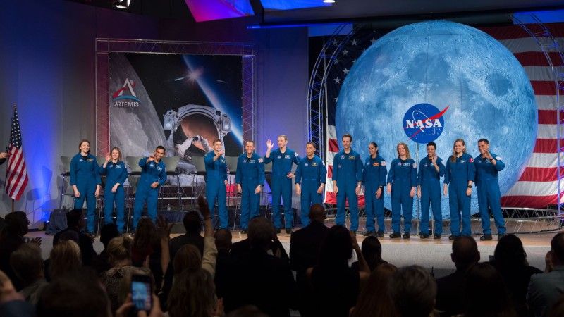 Nowe pokolenie astronautów NASA wyłonione w 2017 roku (wśród nich dwoje uczestników z ramienia kanadyjskiej agencji kosmicznej CSA). Fot. NASA [nasa.gov]