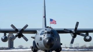 Amerykański C-130 wraca do USA z AoR US CENTCOM, fot. Air Force Tech. Sgt. Amy Lovgren
