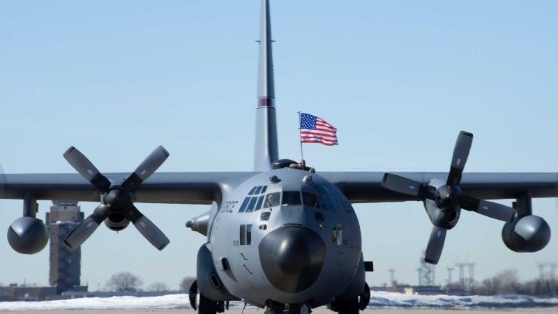 Amerykański C-130 wraca do USA z AoR US CENTCOM, fot. Air Force Tech. Sgt. Amy Lovgren