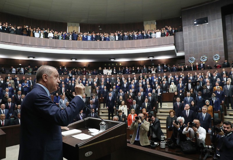 Recep Tayyip Erdogan, prezydent Turcji, podczas przemowy w tureckim parlamencie po powrocie z Brukseli / Fot. tccb.gov.tr