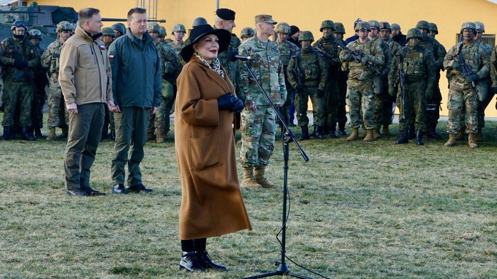 Ambasador USA w Polsce Georgette Mosbacher na poligonie w Drawsku Pomorskim / Fot. https://twitter.com/USAmbPoland/