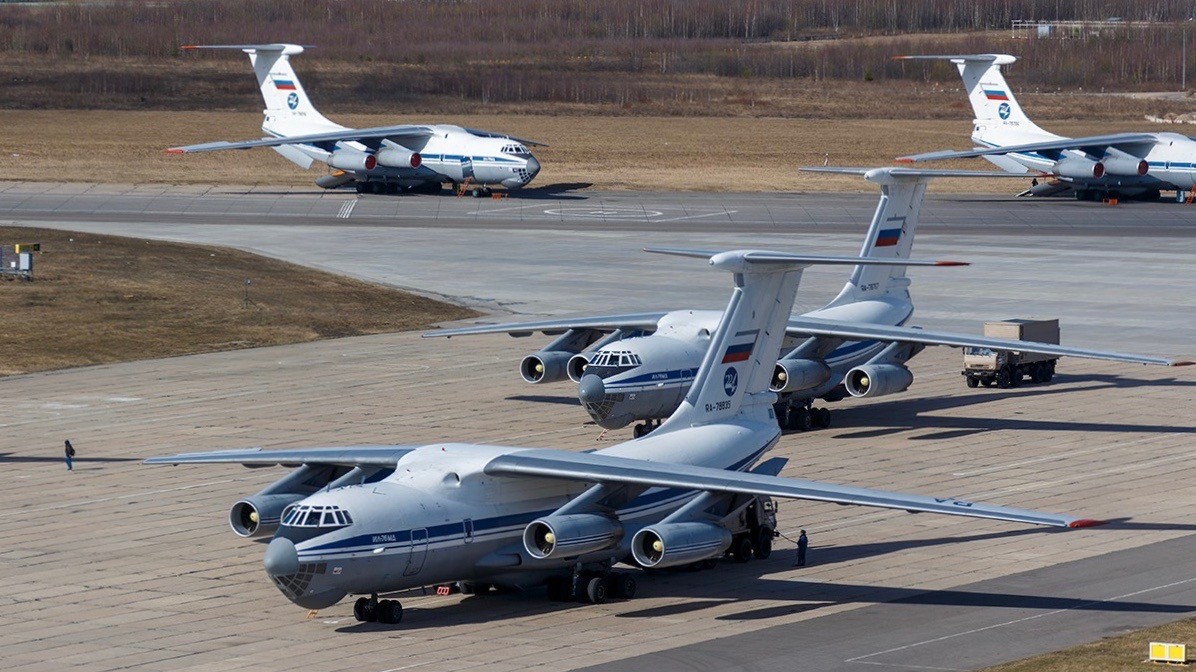Rosyjska pomoc humanitarna dla Włoch podczas załadunku do samolotów Ił-76M4. Fot. mil.ru