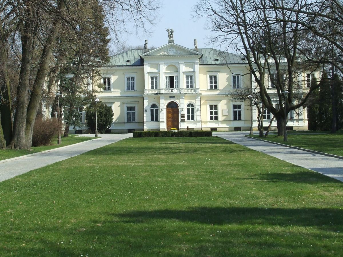 Fot. Siedziba rektoratu SGGW/Hubert Śmietanka/Wikipedia Commons/CC 2.5
