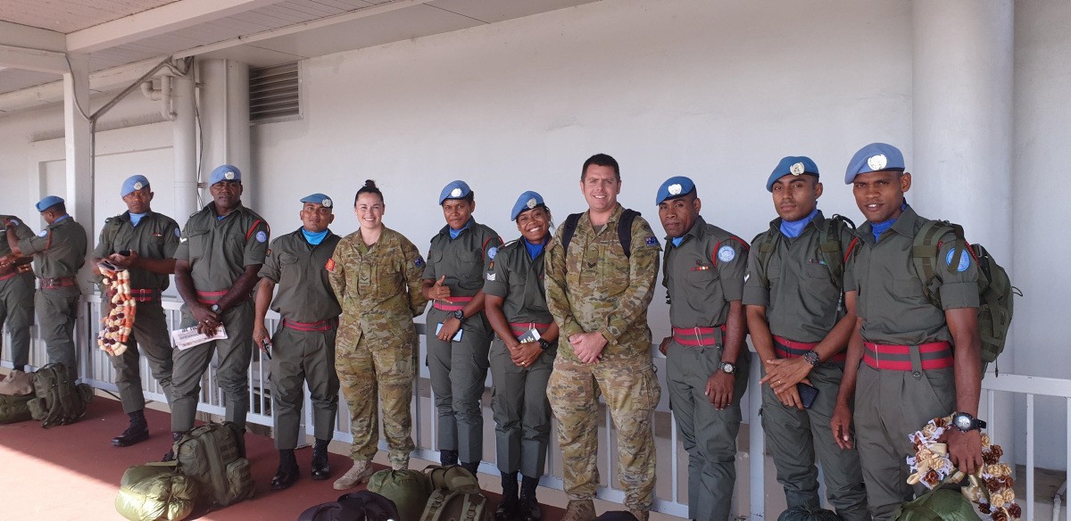 Żołnierze z Fidżi i Australii, fot. CAPT Krystelle Jones, Australian MOD, domena publiczna
