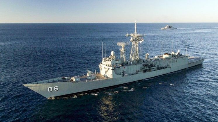 Jeden z okrętów przekazanych Chile, jeszcze w służbie australijskiej marynarki jako HMAS „Newcastle”. Fot. ABIS Nicolas Gonzalez/ Commonwealth of Australia.