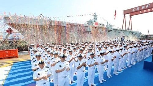 Wodowanie pierwszej jednostki Typ 075 w 2019 r., fot. eng.chinamil.com.cn