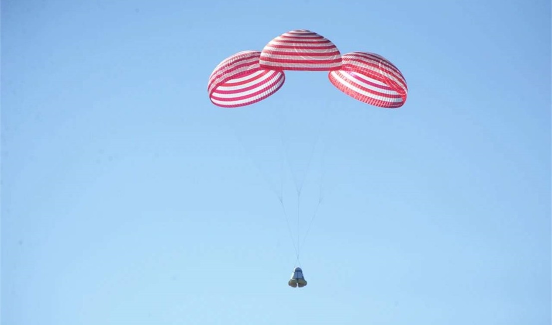 Lądowanie prototypowej kapsuły załogowej ChRL - 8 maja 2020 roku. Fot. China Aerospace Science and Technology Corp. (CASC) [spacechina.com]