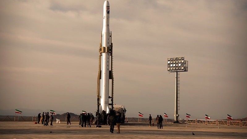 Przygotowania do debiutu rakiety Qased z satelitą Noor-1. Fot. Tasnim News Agency (CC BY 4.0)