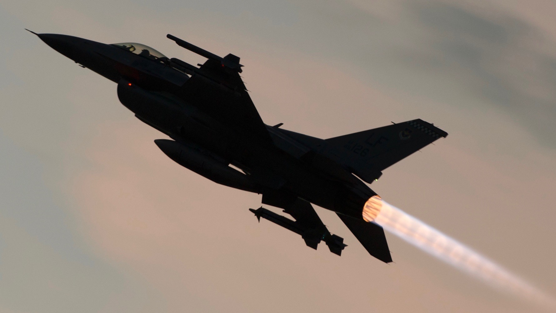 Szkolenia pilotów ukraińskich na F-16 opóźnia się