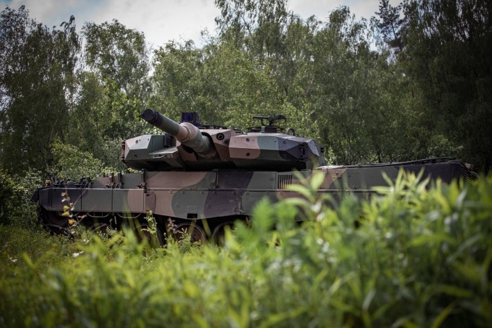 Breakthrough. Polish Army Takes Delivery of Leopard 2PL Tanks Defence24.com