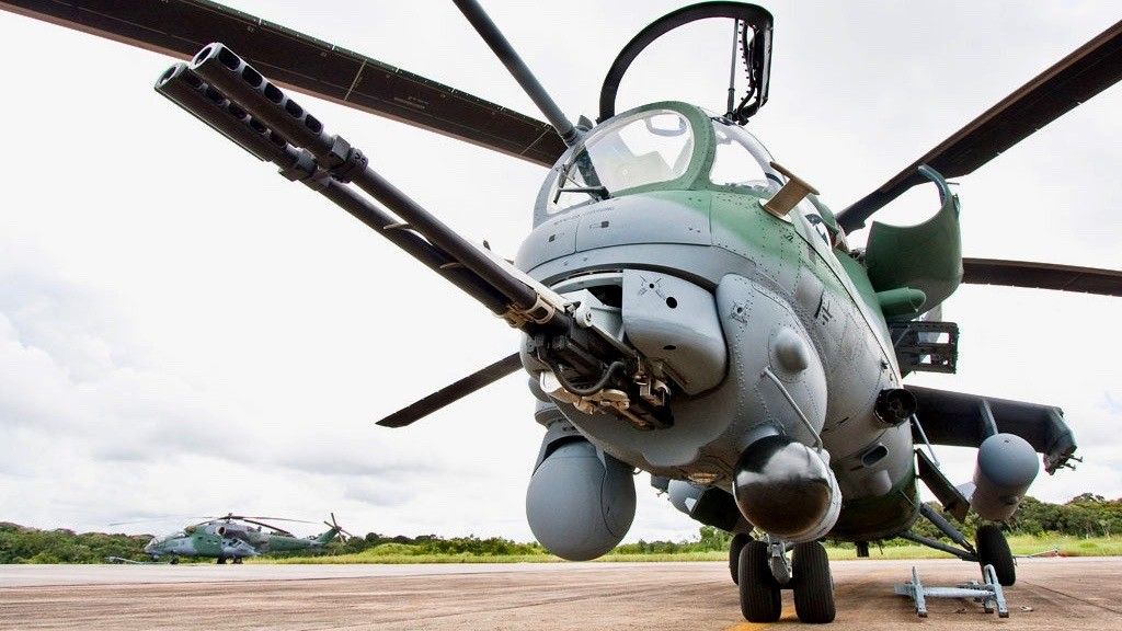 Część nosowa Mi-35M. Dobrze widoczna wieżyczka NPPU-23 z dwulufowym działkiem 23 mm i głowica optoelektroniczna. Fot. Brazylijskie Siły Powietrzne
